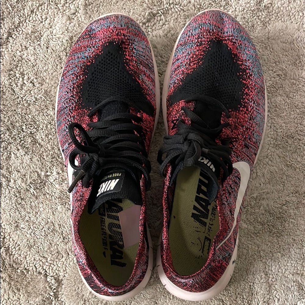 Nike Red and Black Sneakers Modern Athletic Design